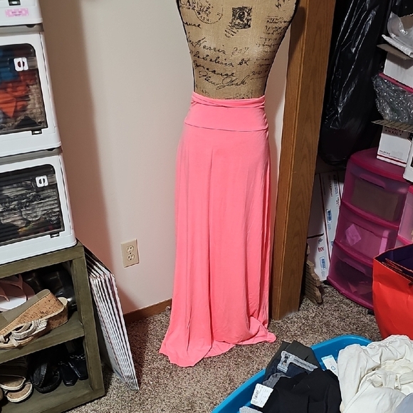Elegant Bright Pink Maxi Skirt. Vanity, Size Large. - Picture 1 of 2